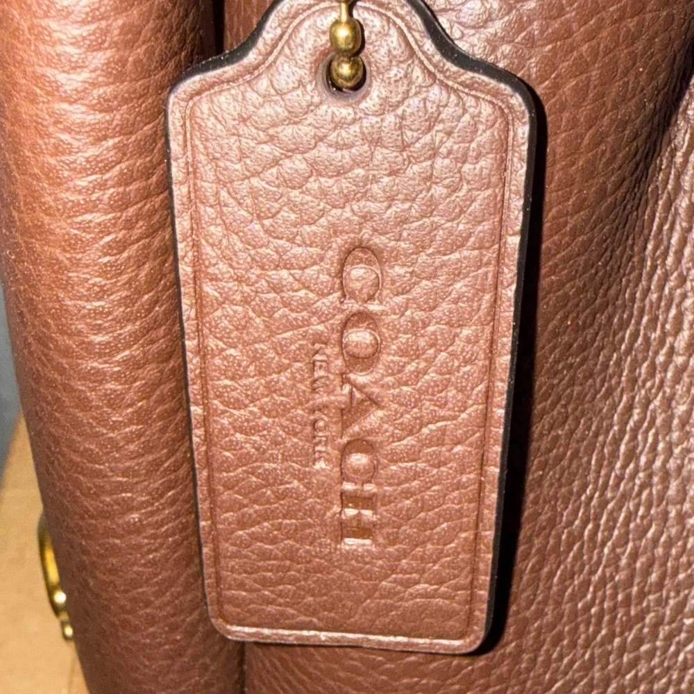 Coach Lana Shoulder Bag 23 - Picture 9 of 11